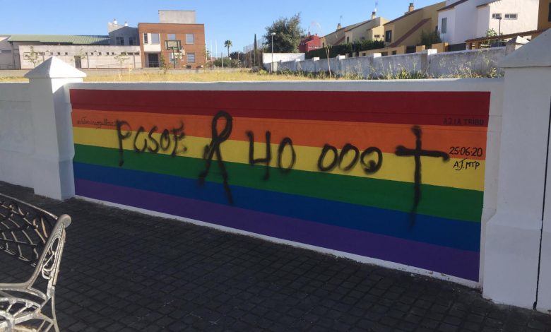 Photo of El mural de apoyo al colectivo LGTBI de Valencina sufre un acto vandálico