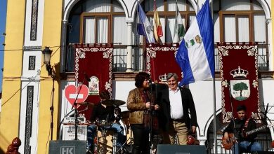 Photo of Huévar inaugura la Plazuela de Brumas con un concierto del grupo en homenaje a su 35 aniversario