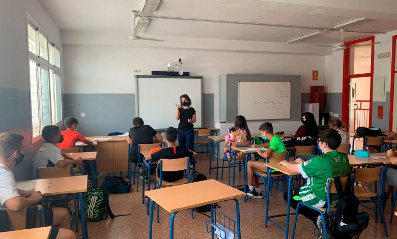 Photo of El ayuntamiento de Coria del Río ofrece a los jóvenes itinerarios para la Igualdad de Género en los institutos