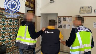 Photo of La Policía Nacional detiene a dos hombres por sustraer más de 40 terminales móviles de una oficina de Correos de la localidad de San Juan de Aznalfarache (Sevilla)