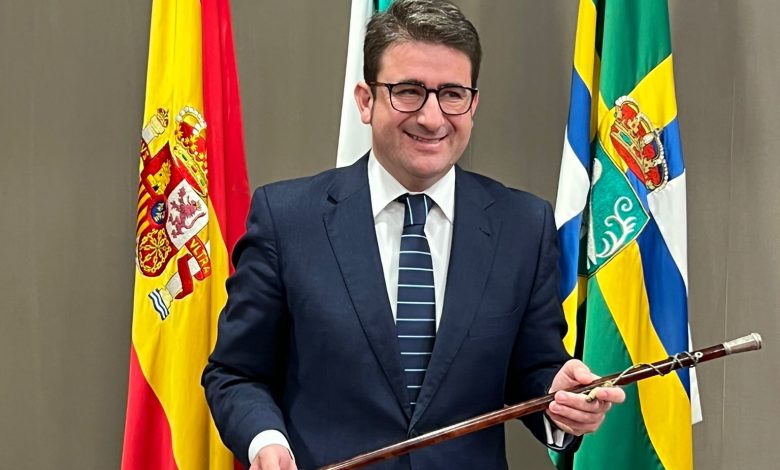 Photo of Manuel Benjumea (CS) investido como nuevo alcalde de Palomares Del Río