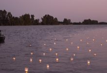 Photo of La ceremonia de los farolillos flotantes volverá a llenar Coria del Río de luz, color y espiritualidad el próximo 15 de agosto