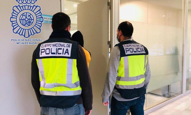 Photo of La Policía Nacional ha detenido al presunto autor del atraco cometido en una farmacia de Camas