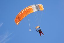 Photo of Fallece un paracaidista en un mal aterrizaje en Bollullos de la Mitación