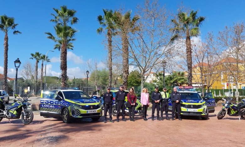 Photo of El Ayuntamiento de Castilleja de la Cuesta incorpora dos nuevos vehículos a la flota de la Policía Local con las últimas tecnologías